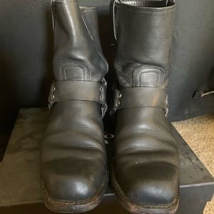 Frye Harness Black Boots W11 M9